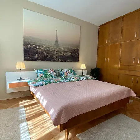 Апартаменты Lovely In The Heart Of
