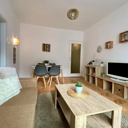 Апартаменты Lovely In The Heart Of
